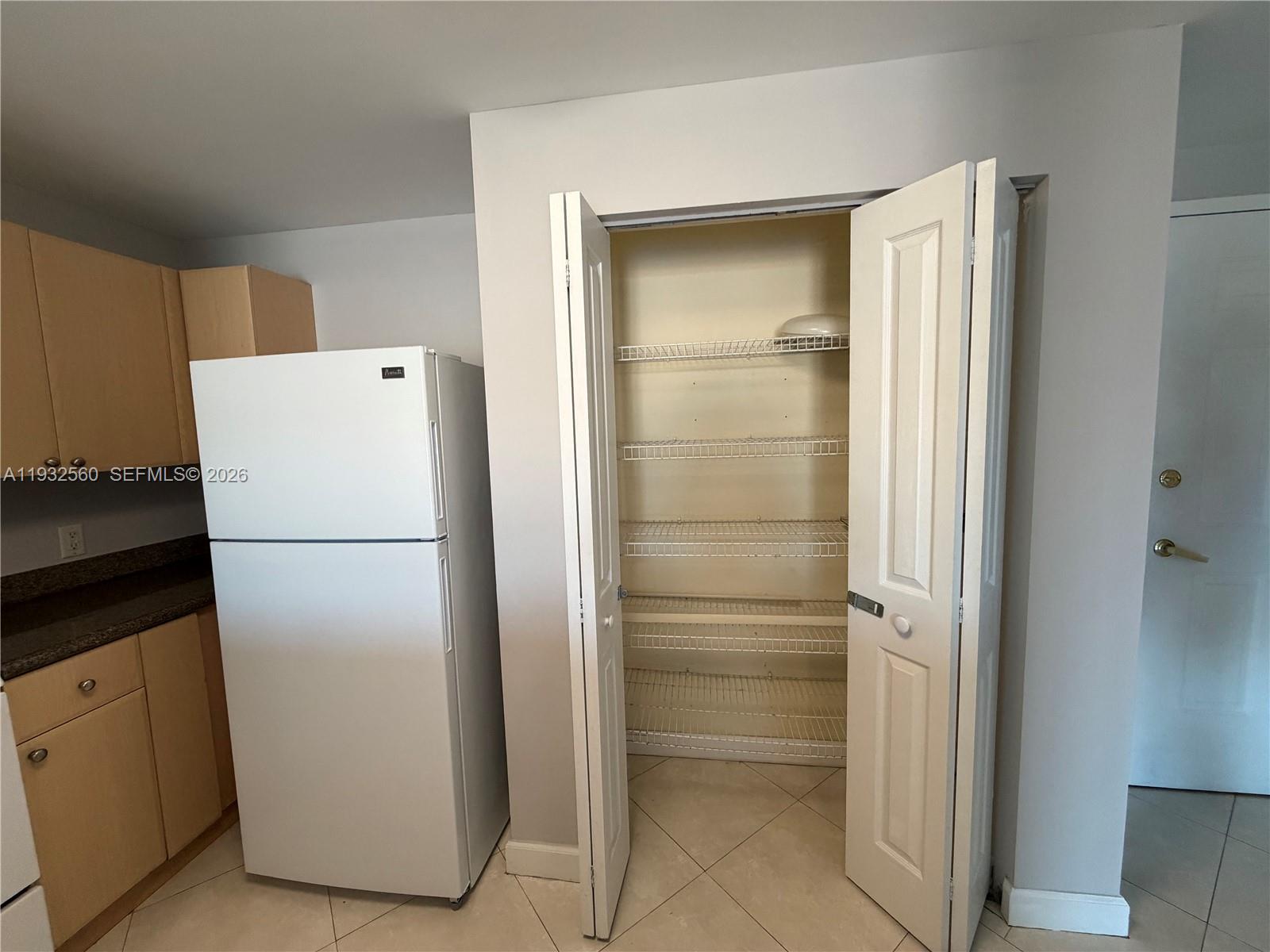 SHAMROCK BY THE GABLES CO - Residential Lease