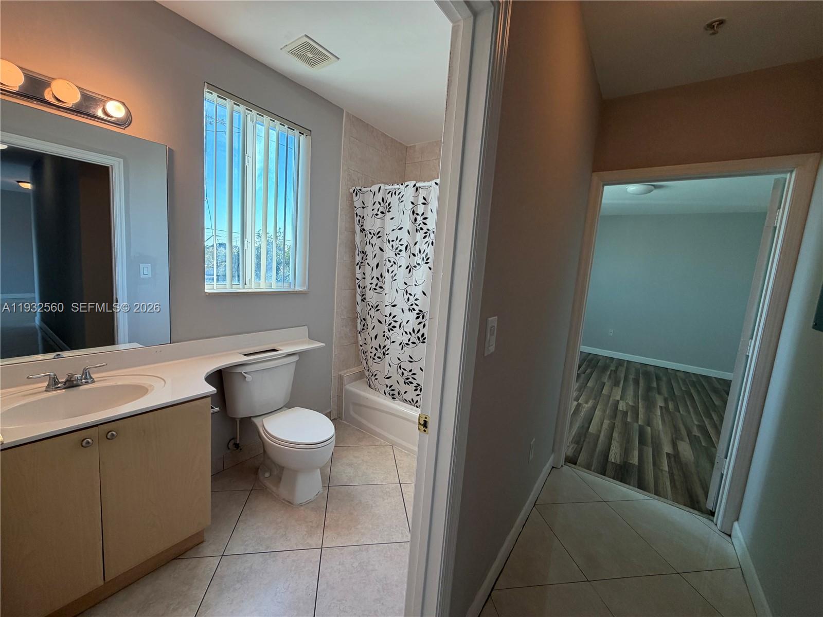 SHAMROCK BY THE GABLES CO - Residential Lease