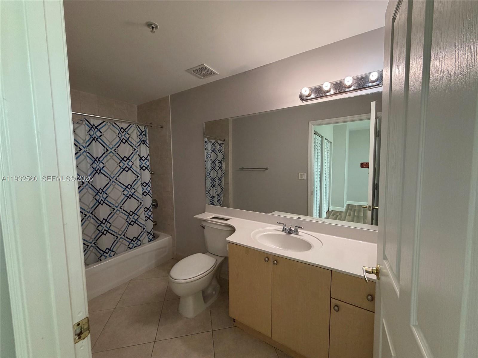 SHAMROCK BY THE GABLES CO - Residential Lease