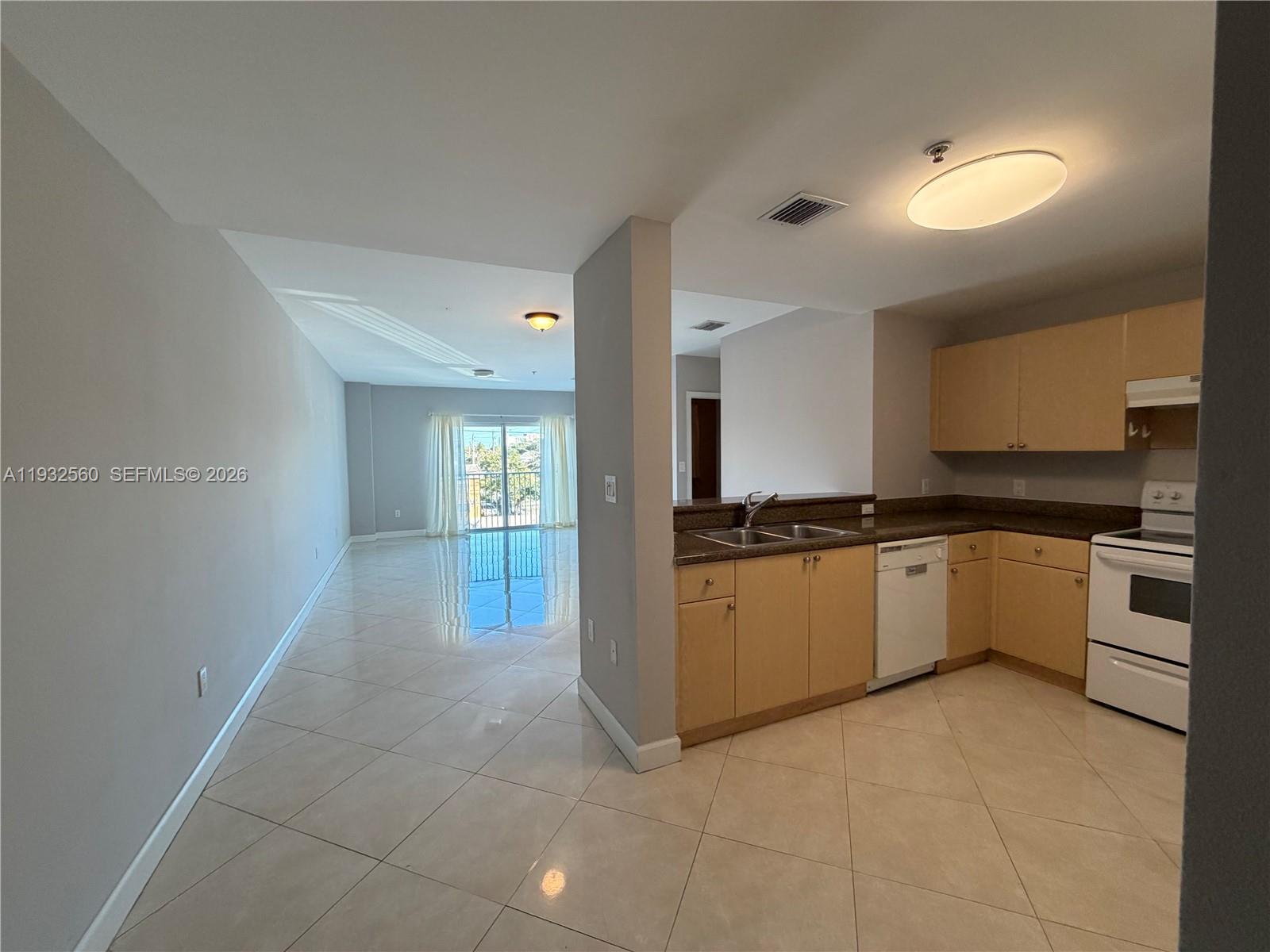 SHAMROCK BY THE GABLES CO - Residential Lease