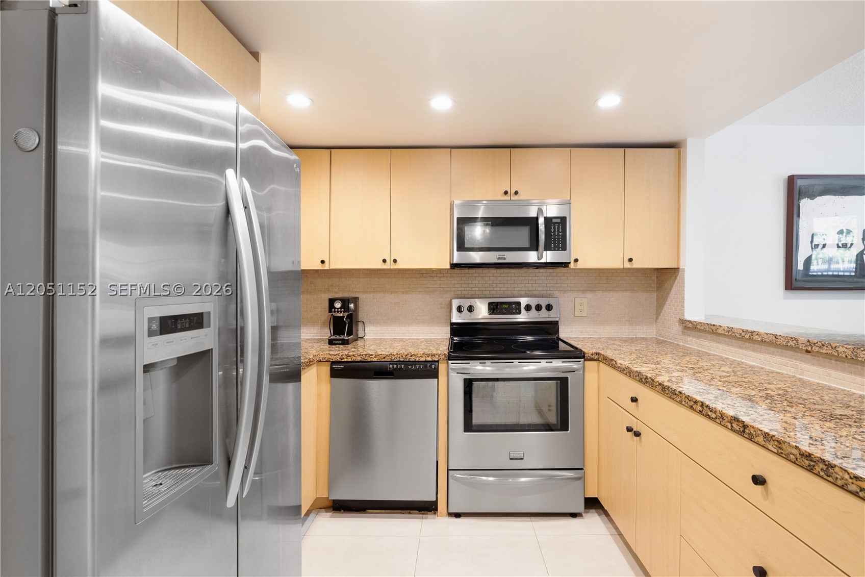 THE MAJORCAS CONDO - Residential Lease