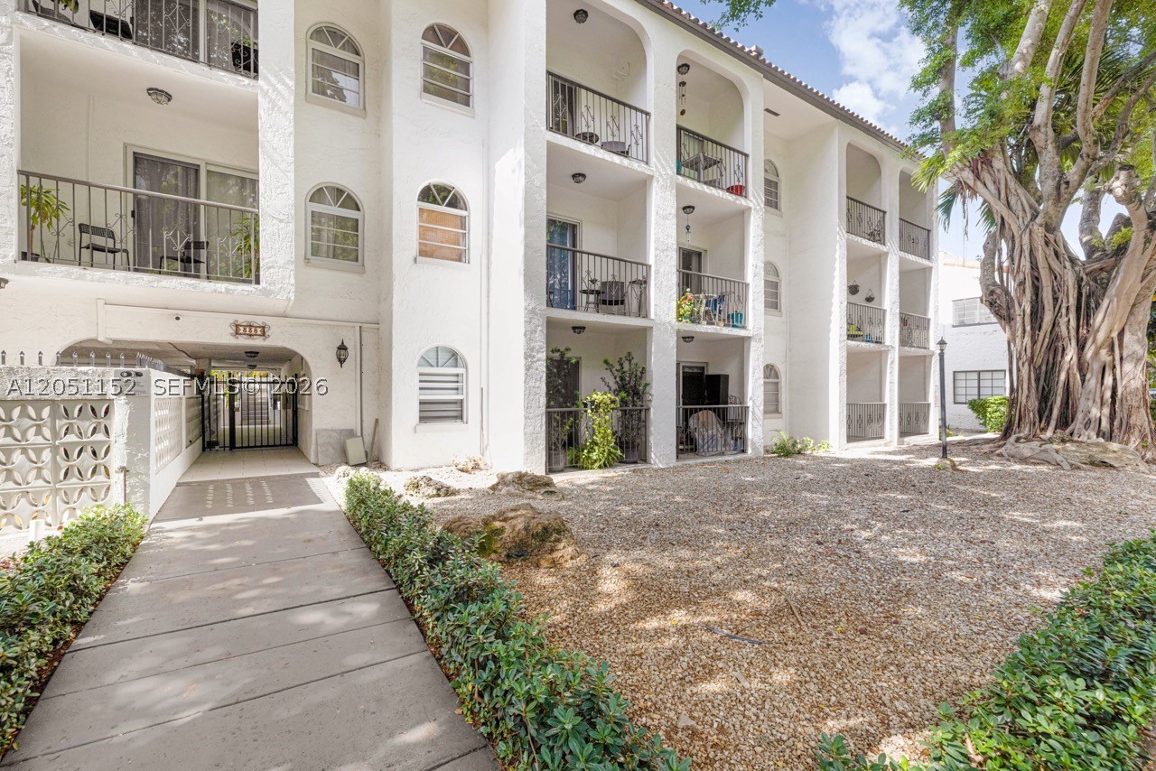 THE MAJORCAS CONDO - Residential Lease