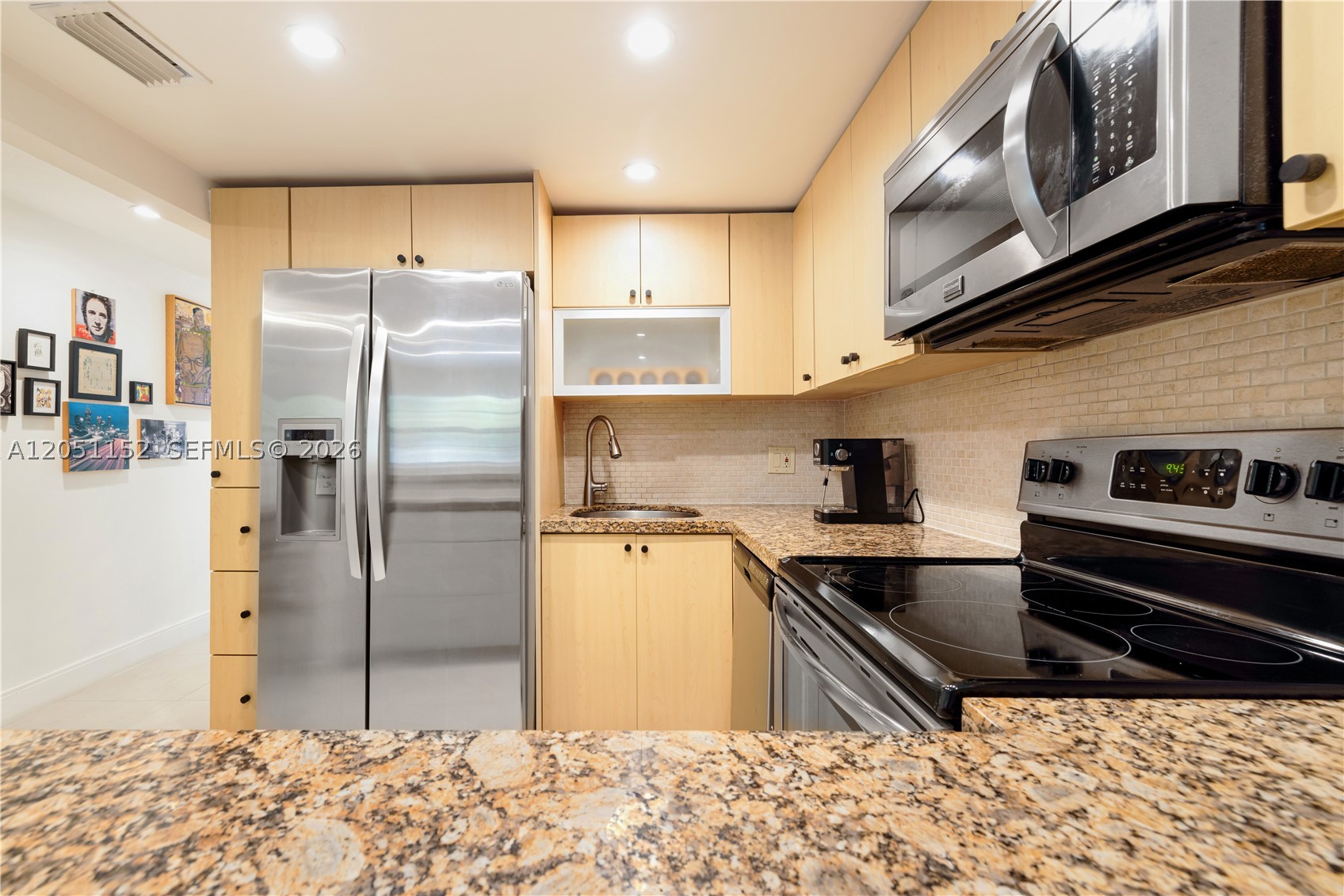 THE MAJORCAS CONDO - Residential Lease