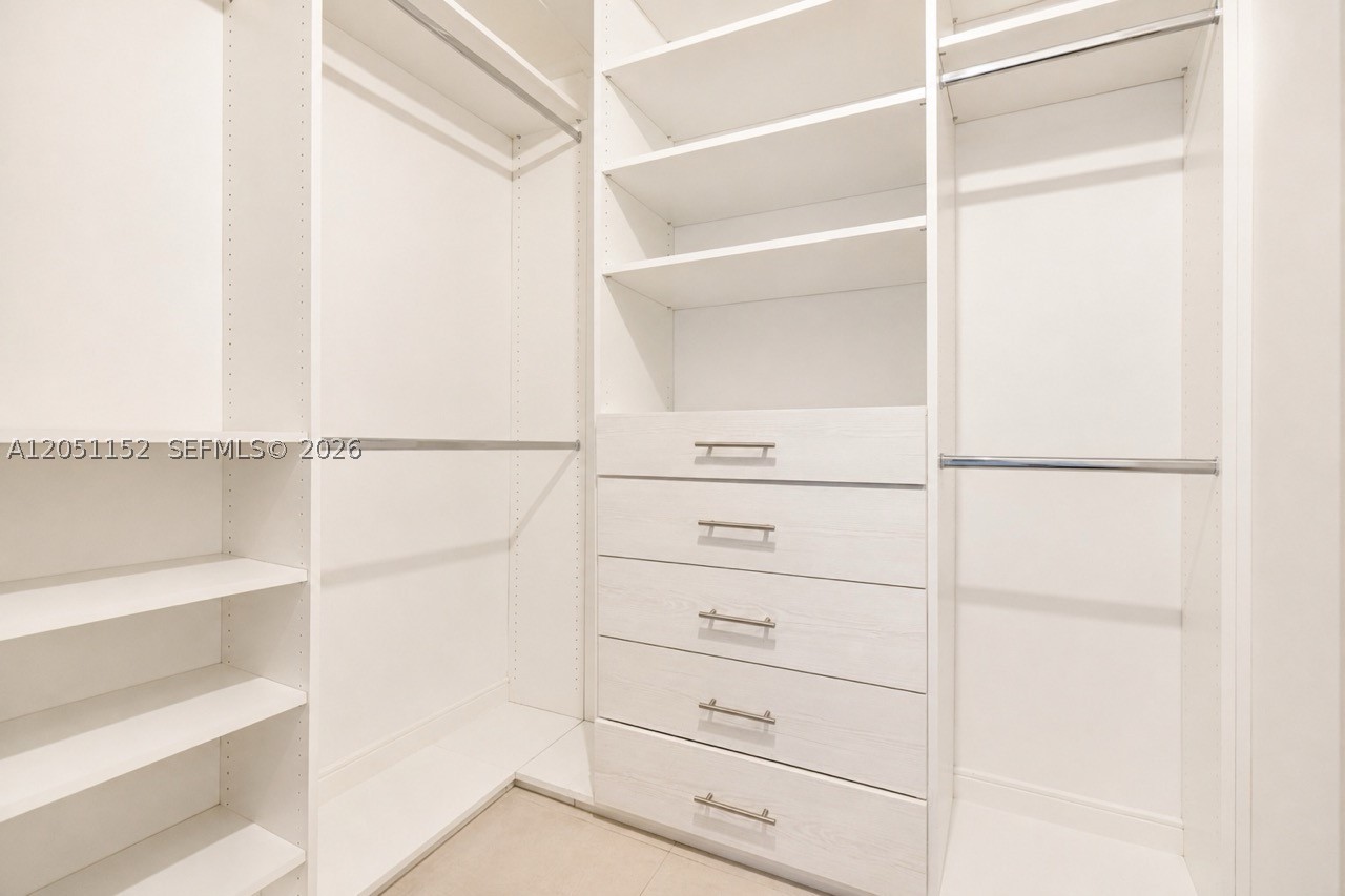 THE MAJORCAS CONDO - Residential Lease