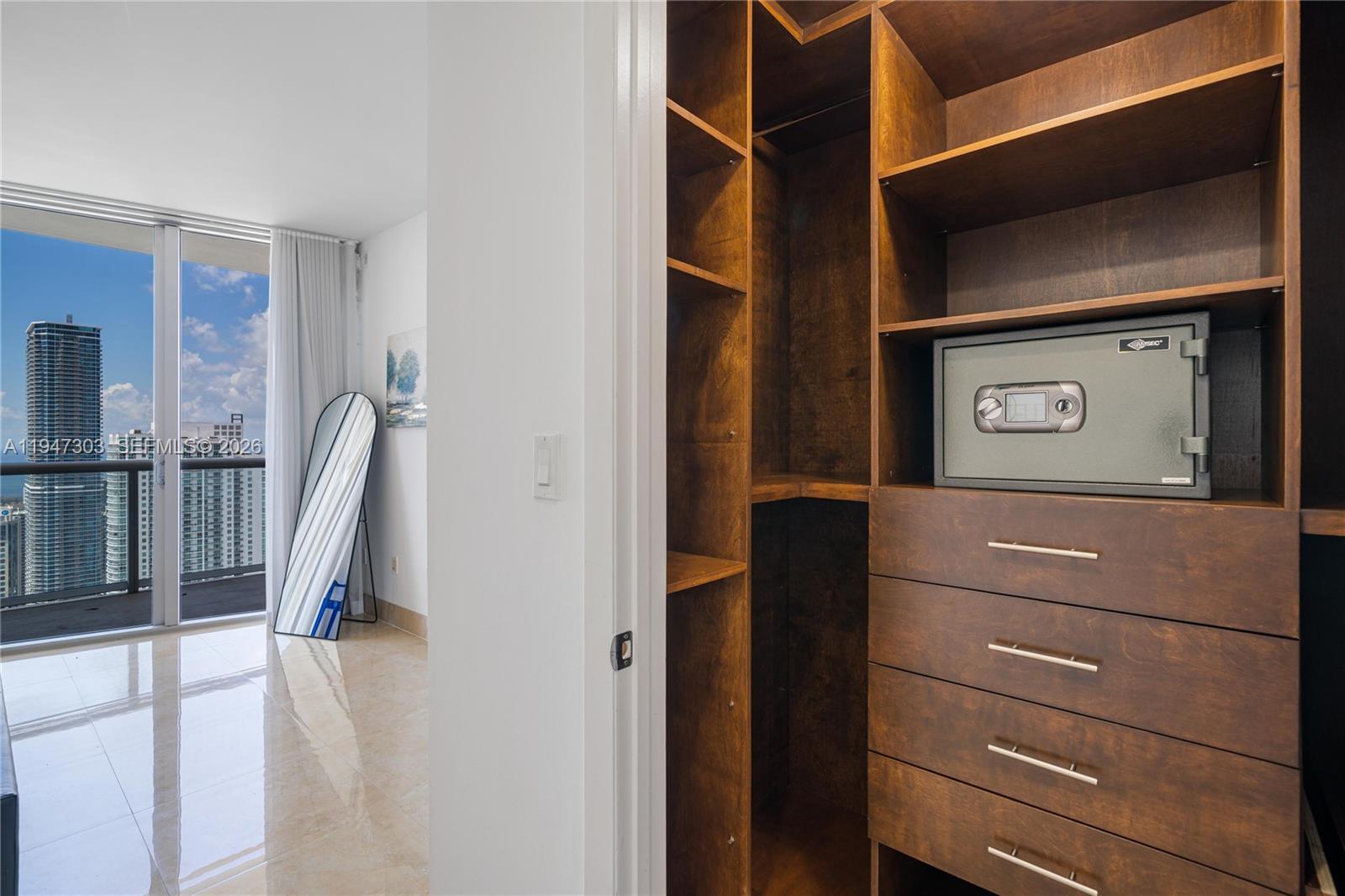 ICON BRICKELL NO TWO - Residential