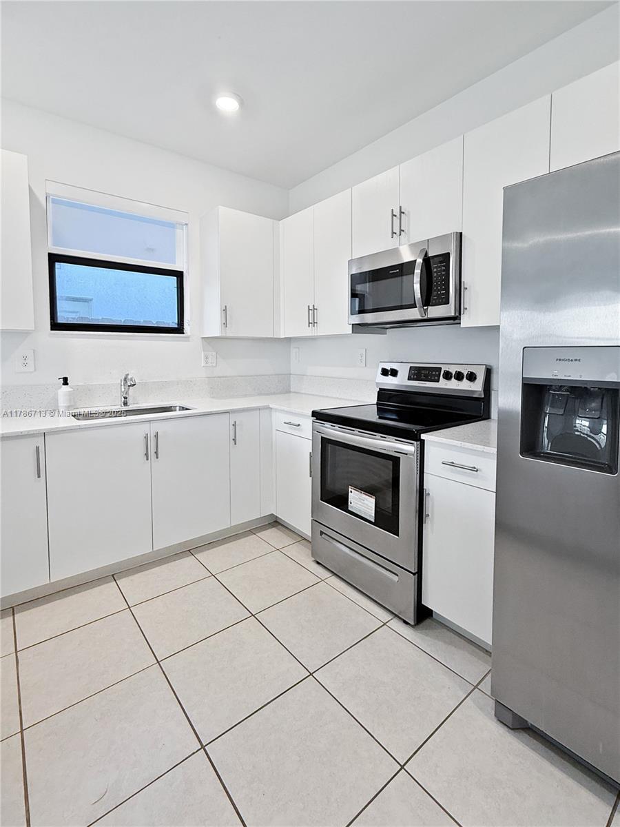 ESTATES AT SILVER PALM - Residential Lease