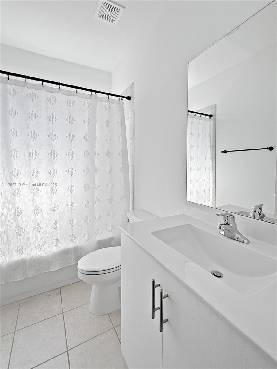 ESTATES AT SILVER PALM - Residential Lease