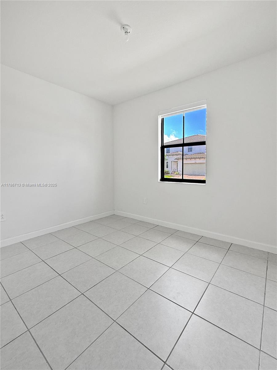 ESTATES AT SILVER PALM - Residential Lease