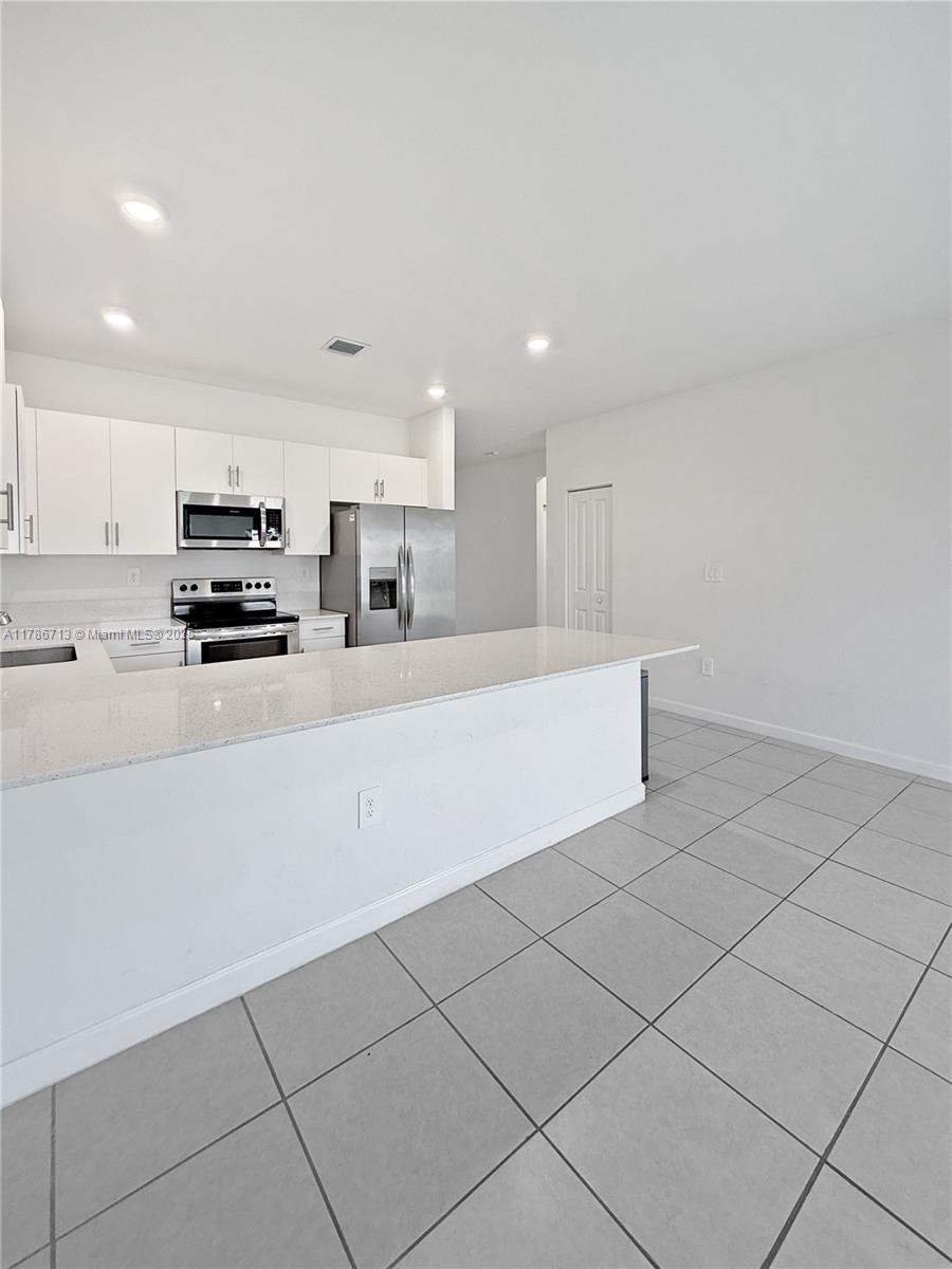 ESTATES AT SILVER PALM - Residential Lease