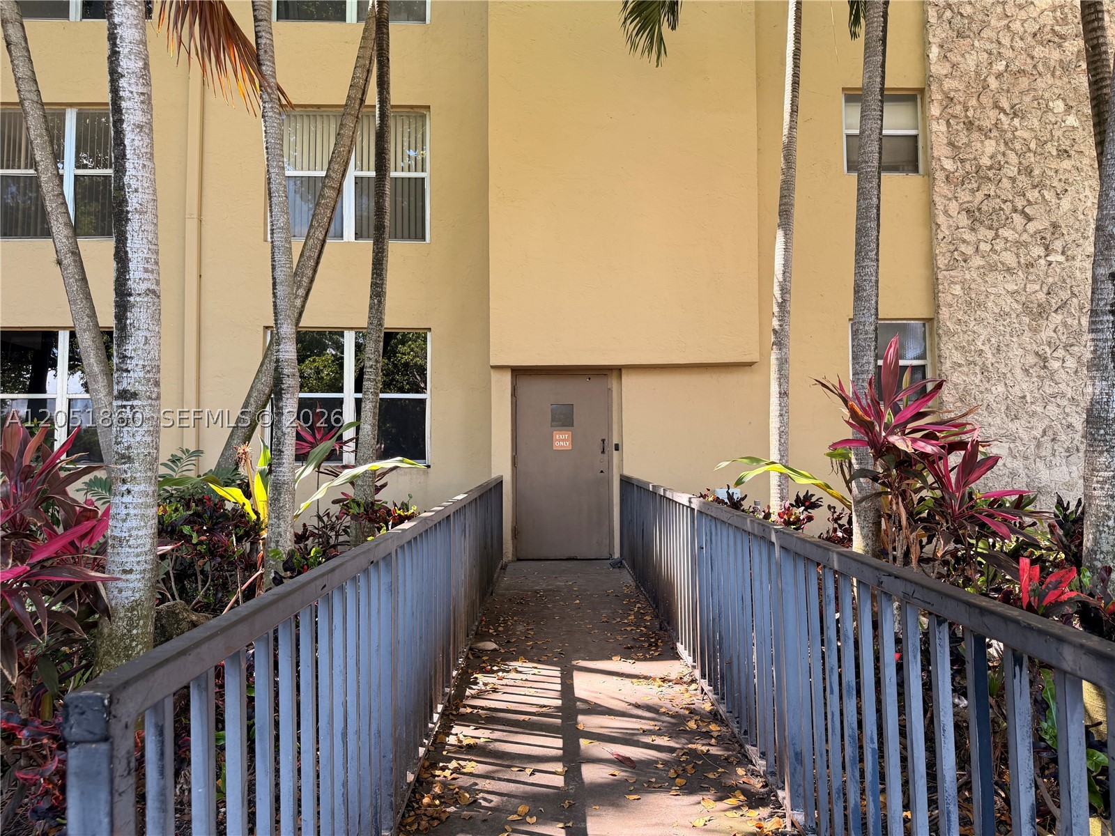 BAYVIEW PALMS CONDO - Residential Lease