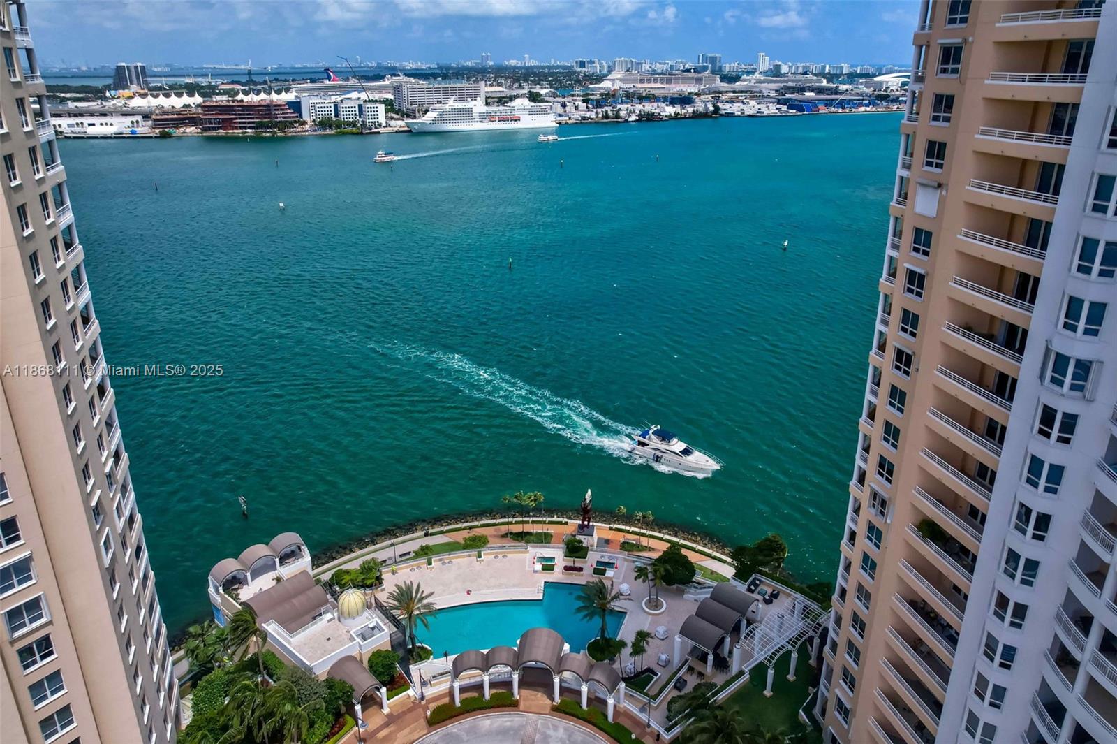 THREE TEQUESTA POINT COND - Residential