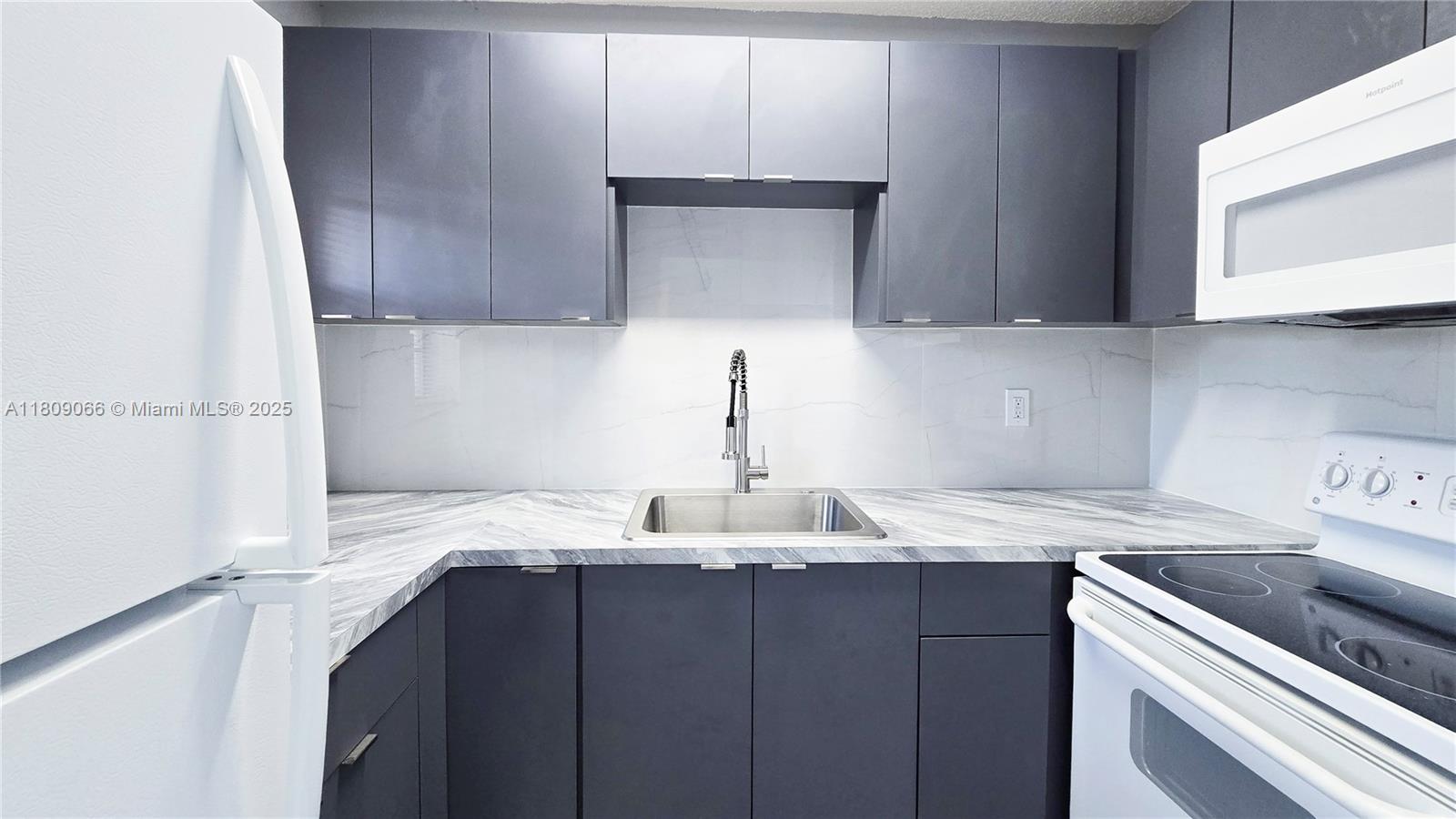 DEL REY PARK CONDO - Residential Lease