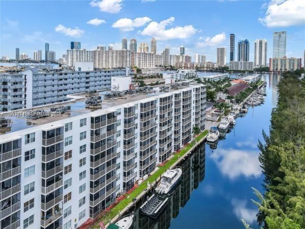 EASTERN SHORES White House for sale, unit features 1 spacious bedroom, walking closet, 1 bath, in a very central location, ready to move in.