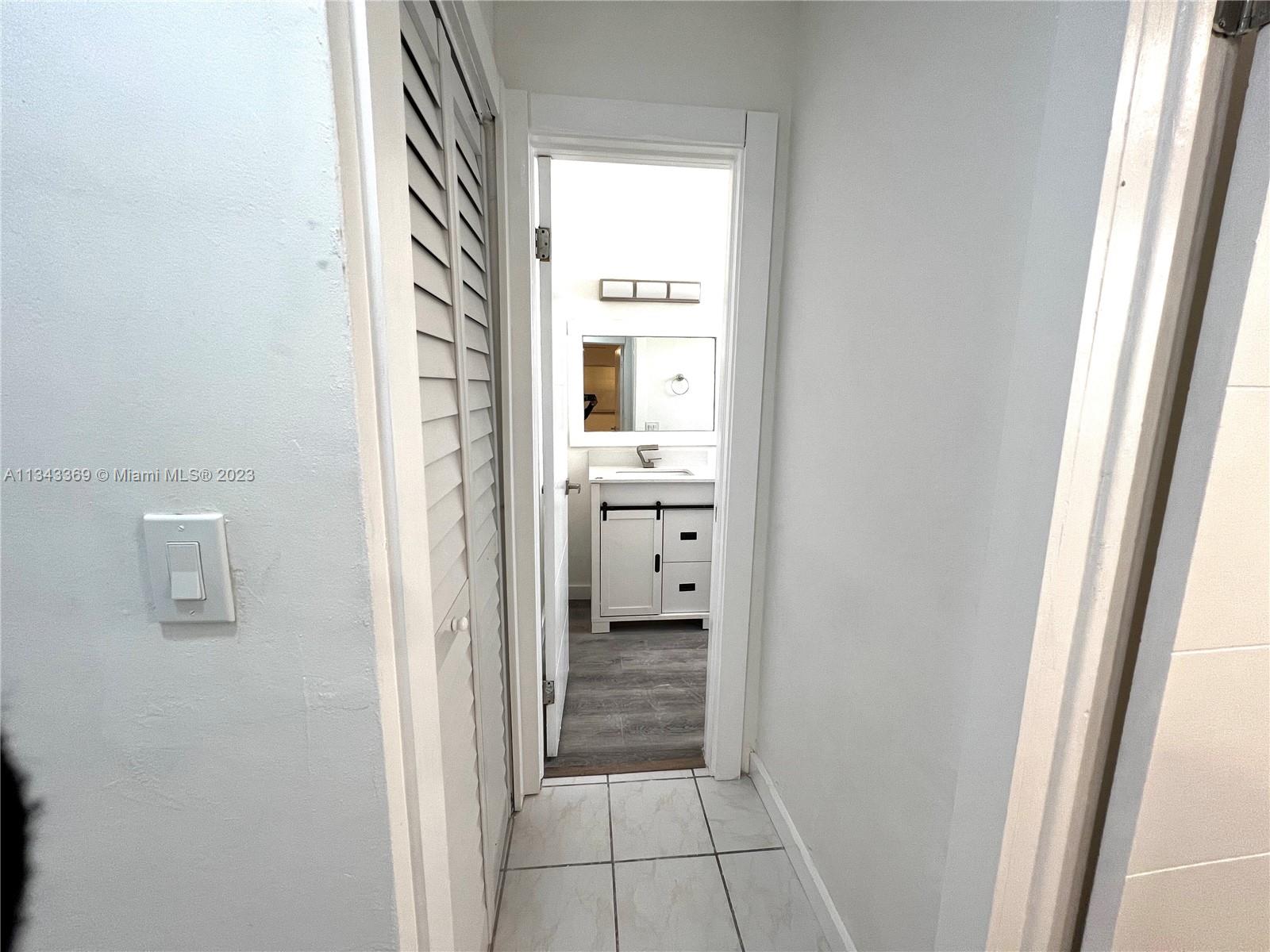HOLLYWOOD HILLS EAST COND - Residential Lease