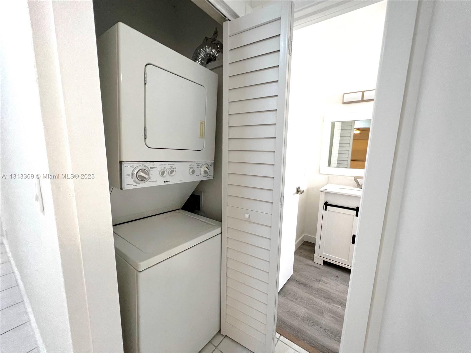HOLLYWOOD HILLS EAST COND - Residential Lease