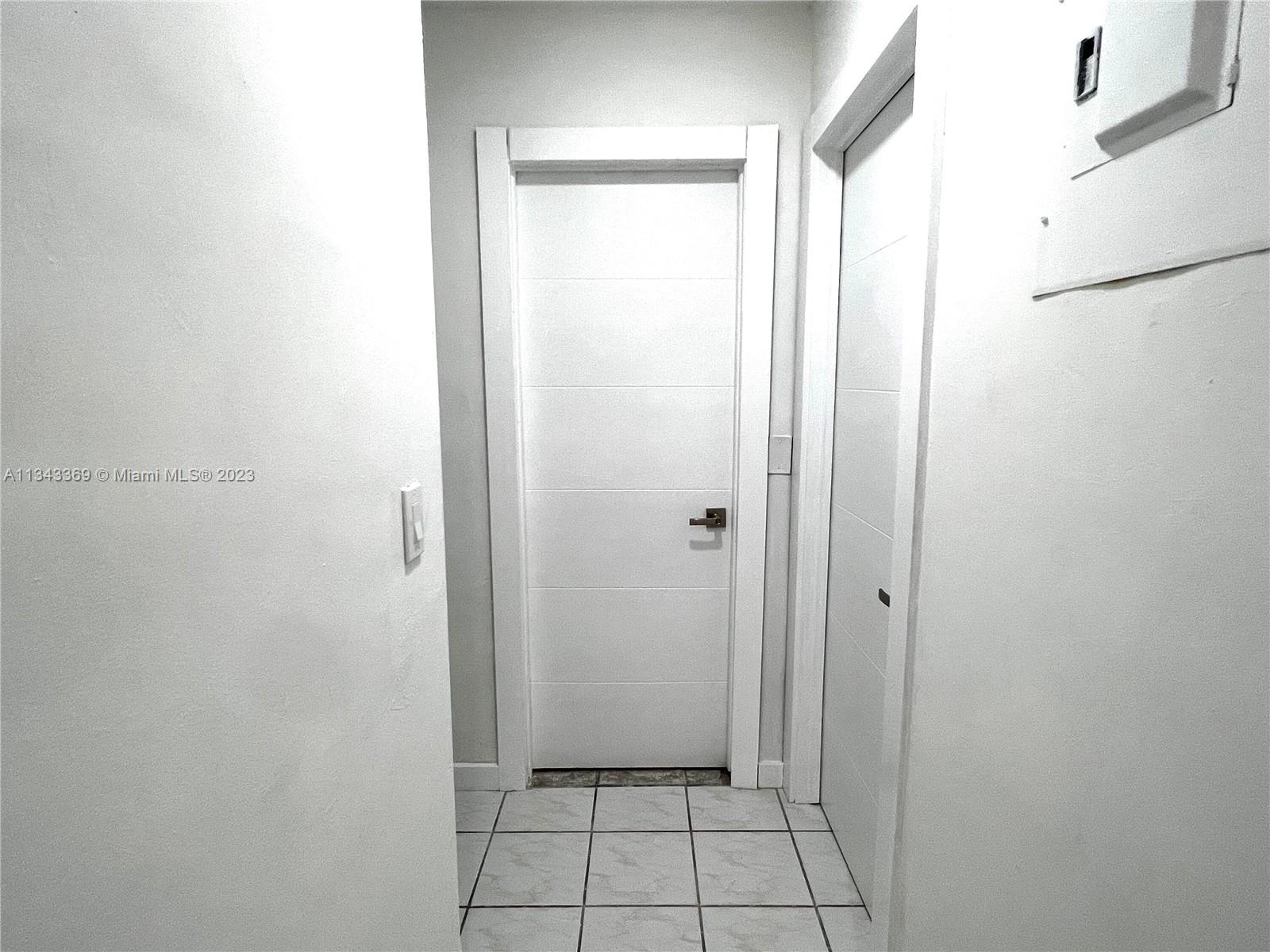 HOLLYWOOD HILLS EAST COND - Residential Lease