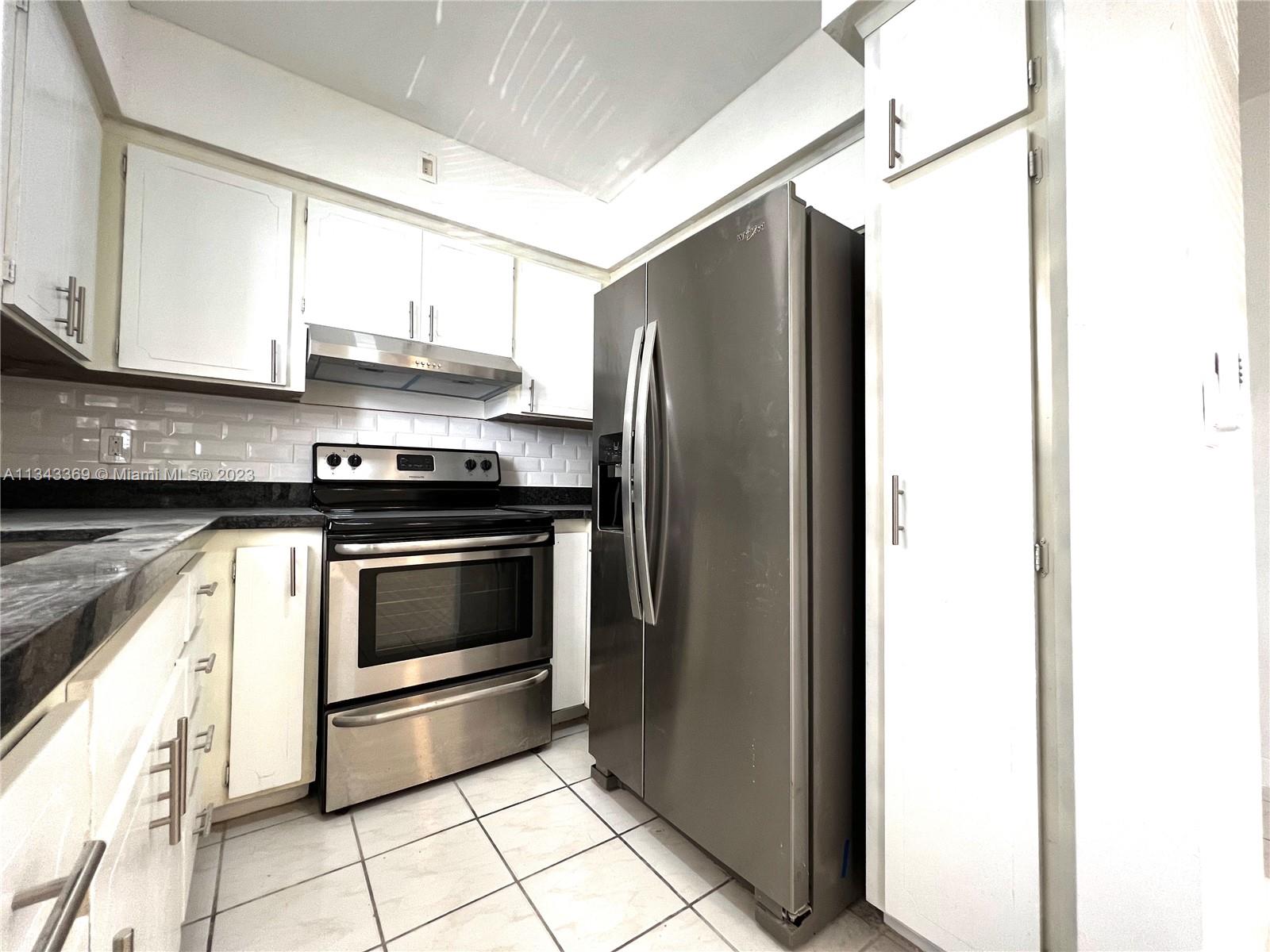 HOLLYWOOD HILLS EAST COND - Residential Lease