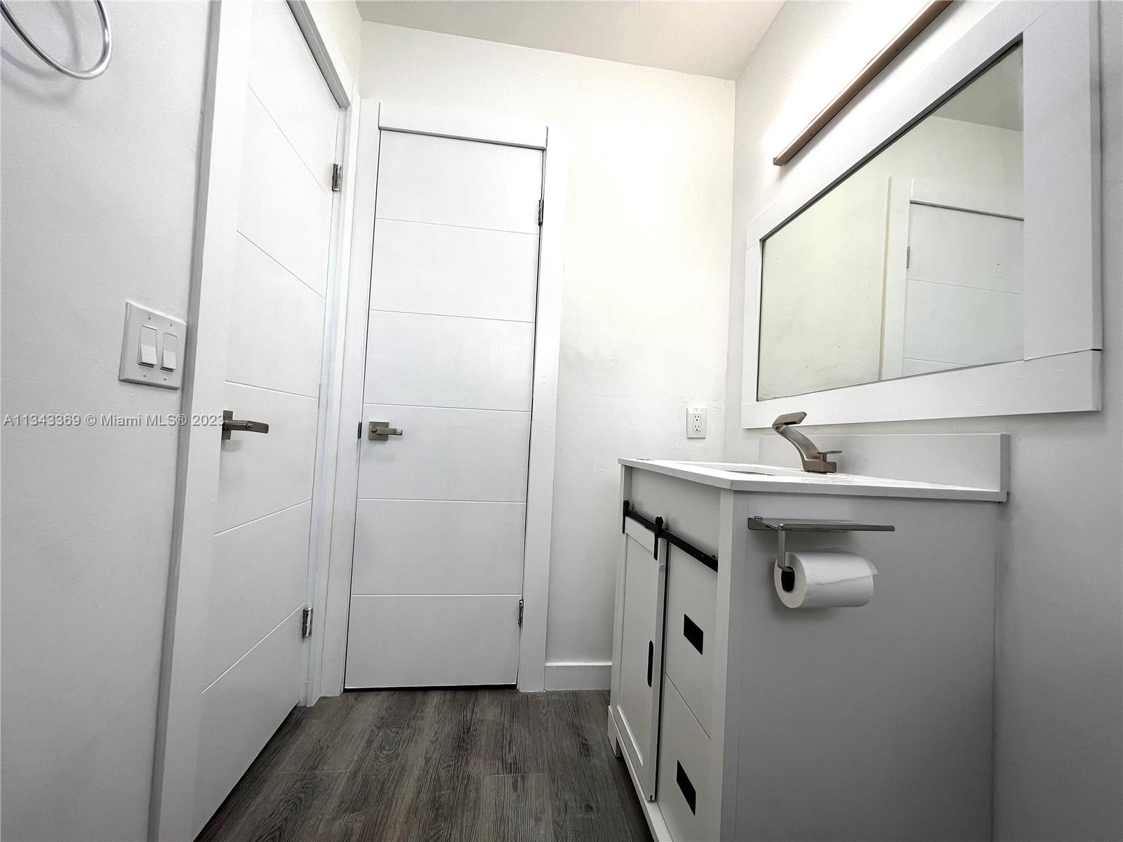 HOLLYWOOD HILLS EAST COND - Residential Lease
