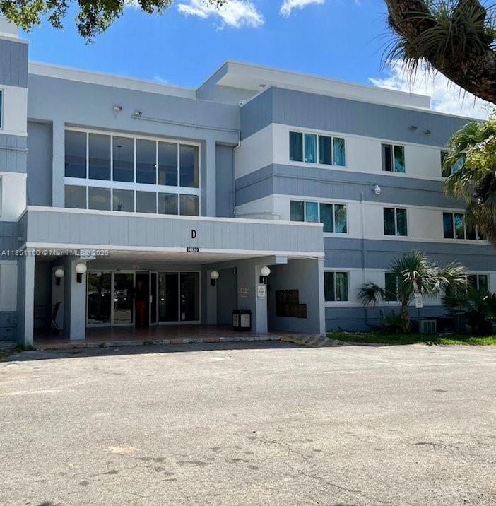 NARANJA LAKES CONDO NO 5 - Residential