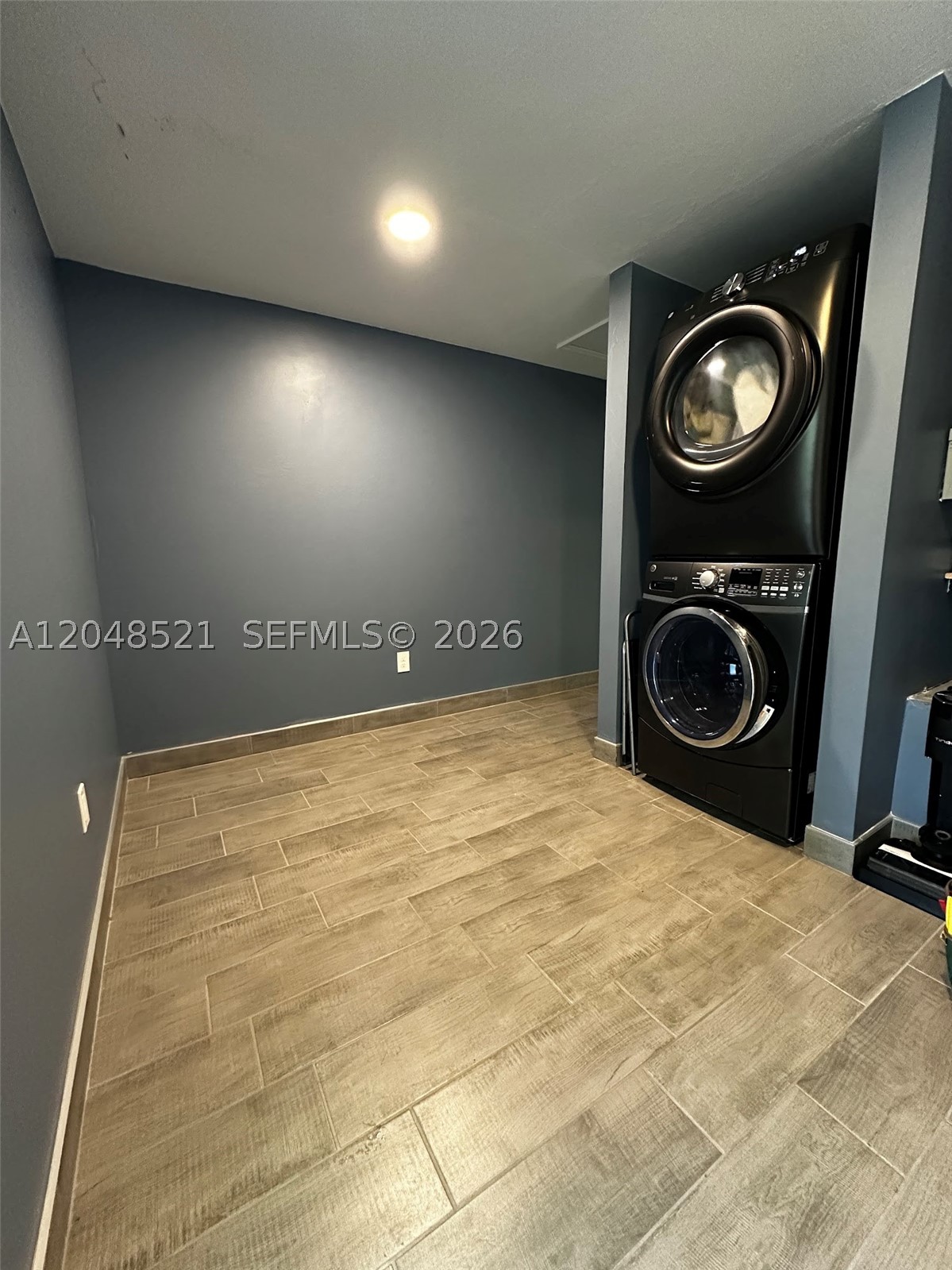 PALMLEE PARK - Residential Lease