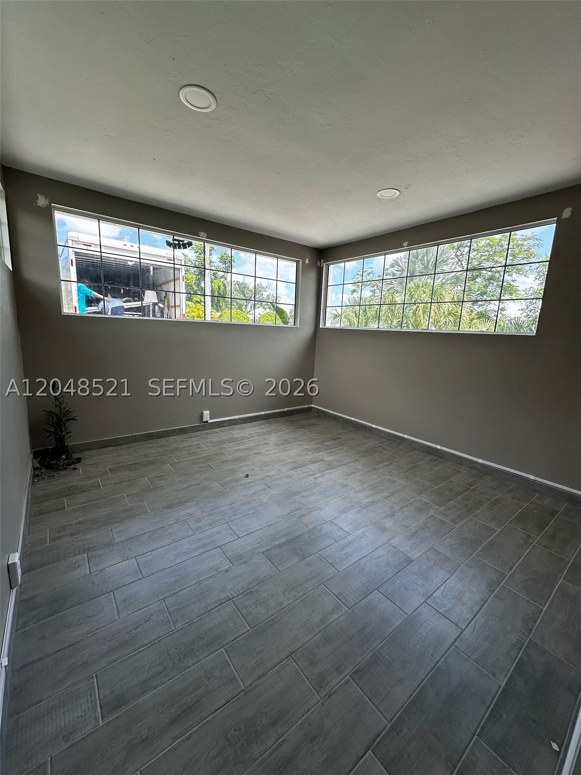 PALMLEE PARK - Residential Lease
