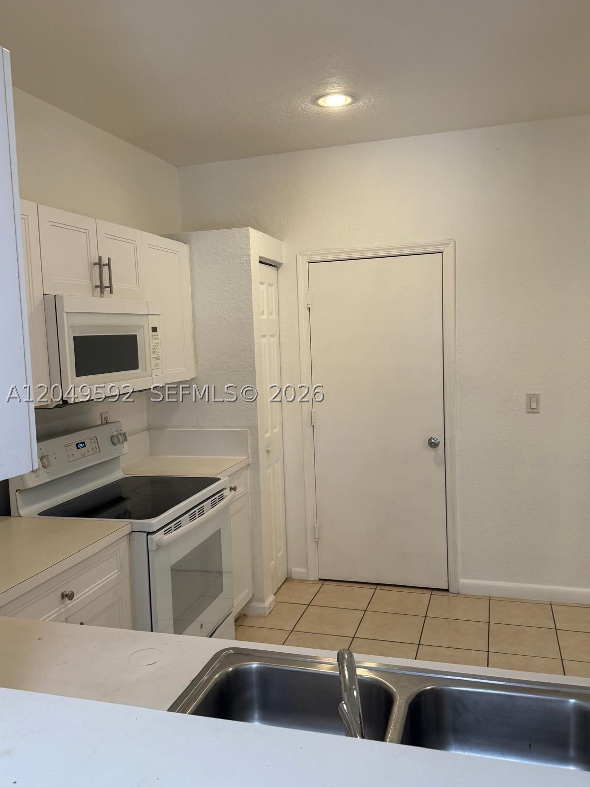 PINE BAY - Residential Lease