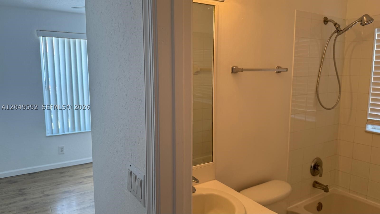 PINE BAY - Residential Lease