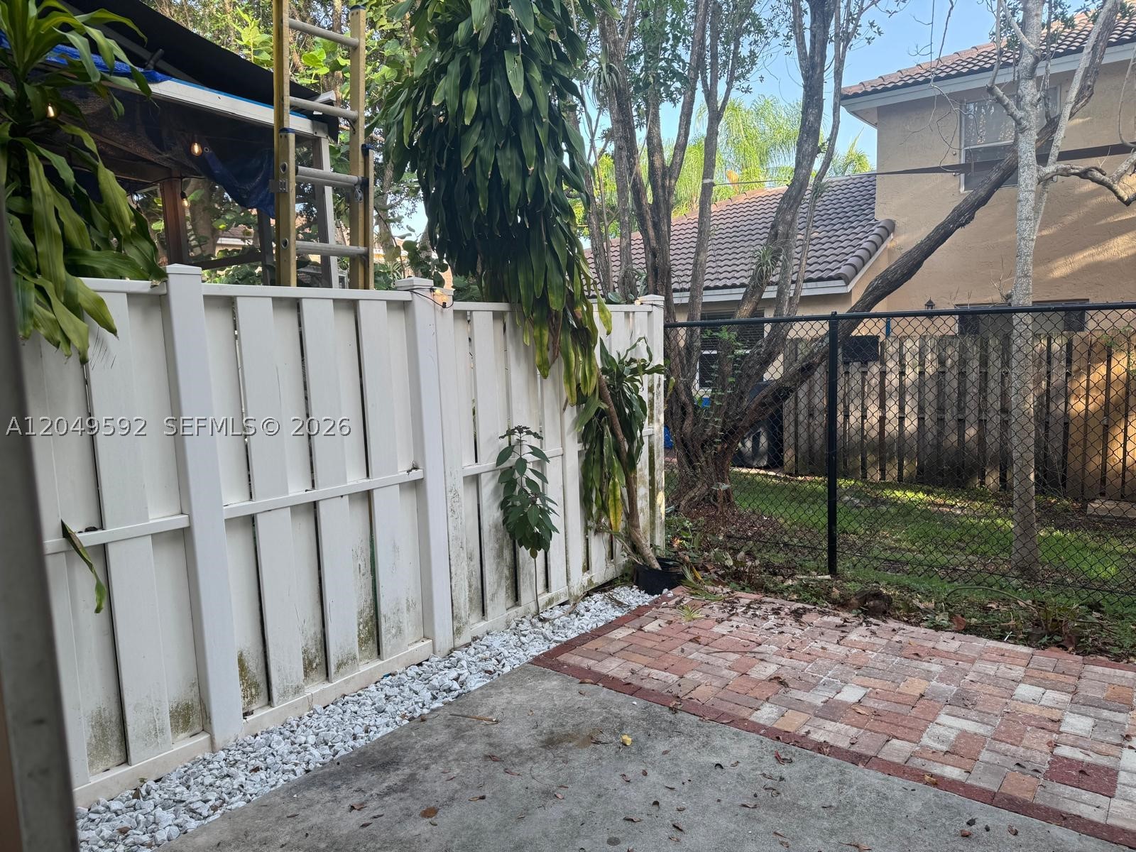 PINE BAY - Residential Lease