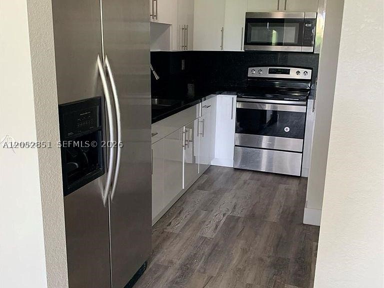 SAMARI LAKE EAST CONDO - Residential