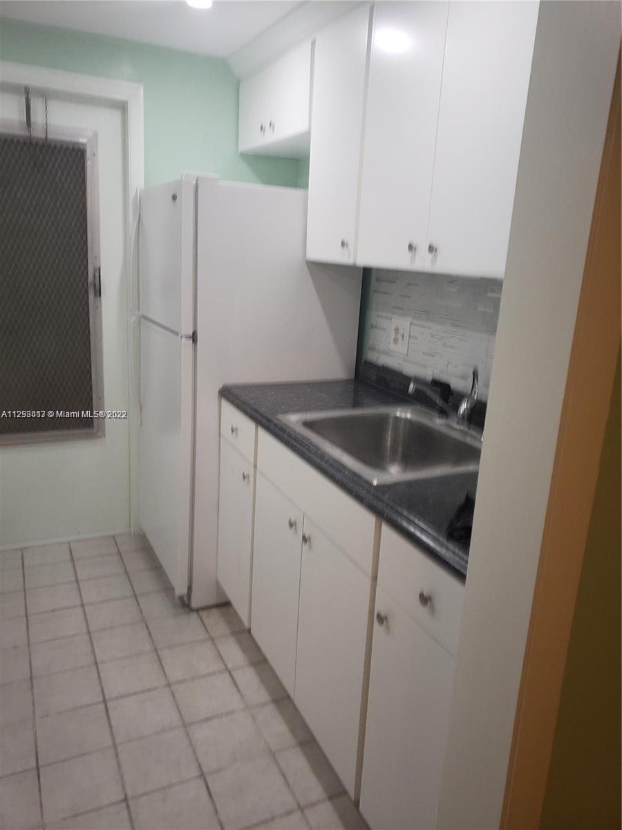 Location.location and Price.Best price and best location in Plantation Great INvestment in the area. Near main highway and shopping centers.