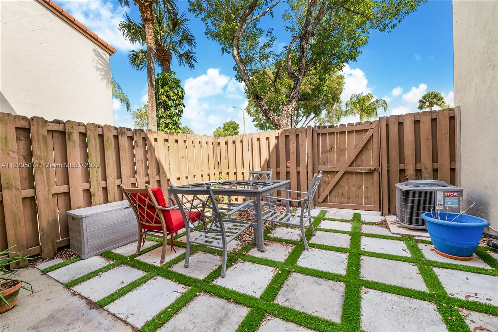 PALM POINT AT THE HAMMOCKS - Residential Lease