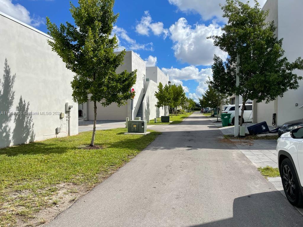 LANDMARK AT DORAL CENTRAL - Residential Lease