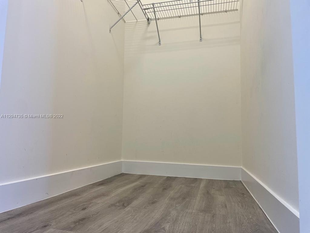 LANDMARK AT DORAL CENTRAL - Residential Lease