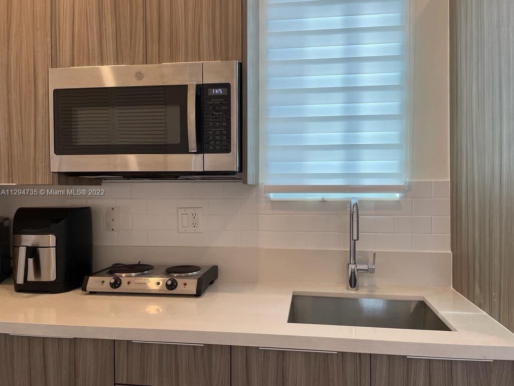 LANDMARK AT DORAL CENTRAL - Residential Lease