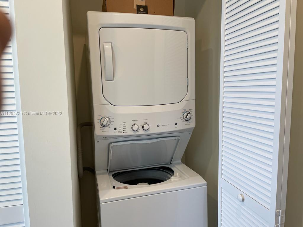 LANDMARK AT DORAL CENTRAL - Residential Lease