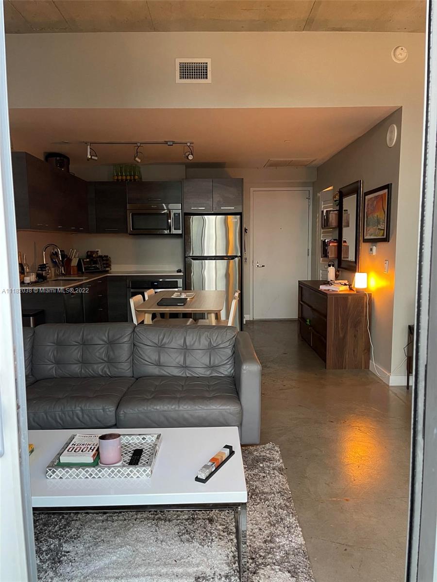 CENTRO CONDO - Residential Lease