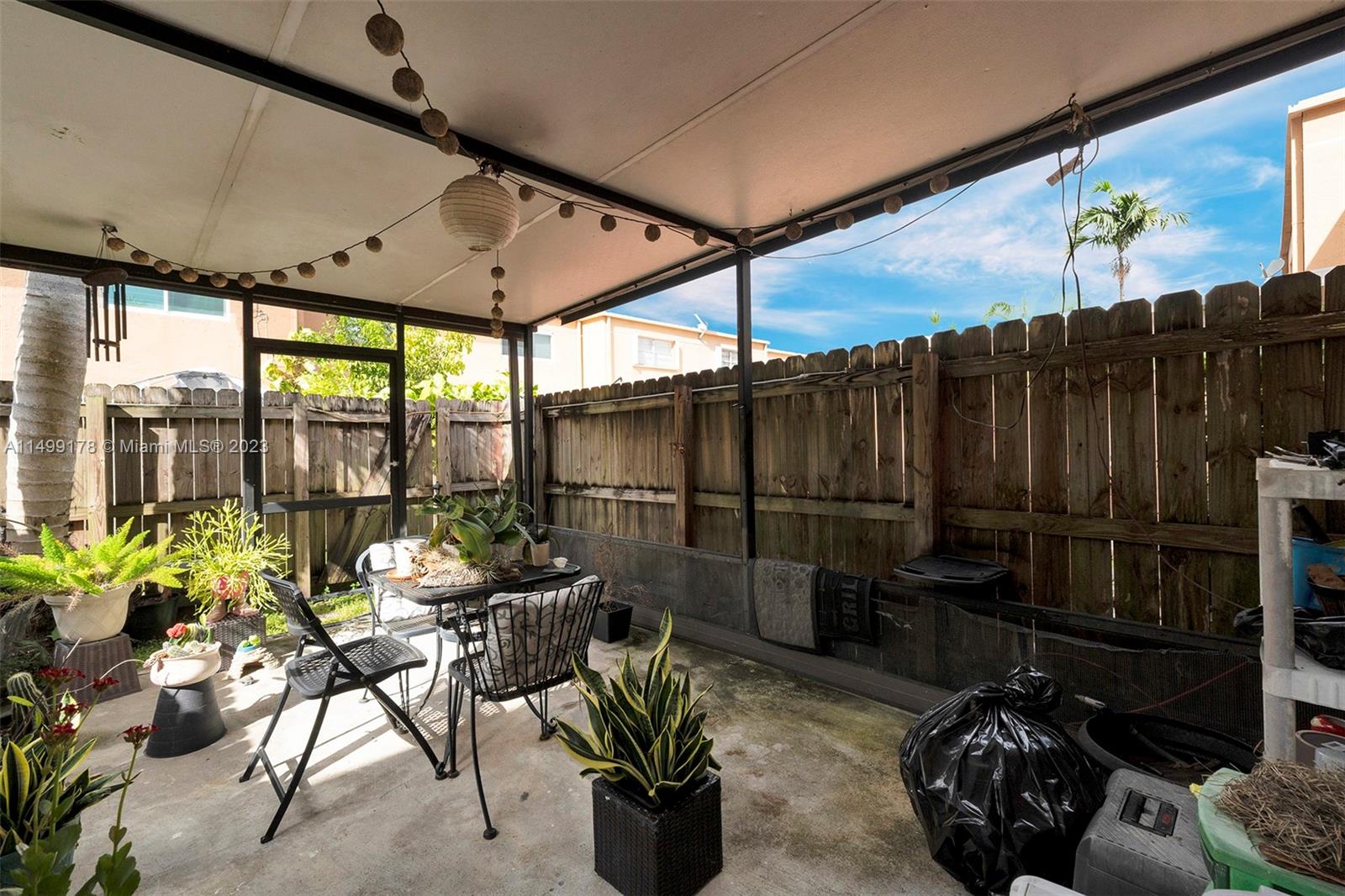 CORNERS KENDALL LAKES - Residential