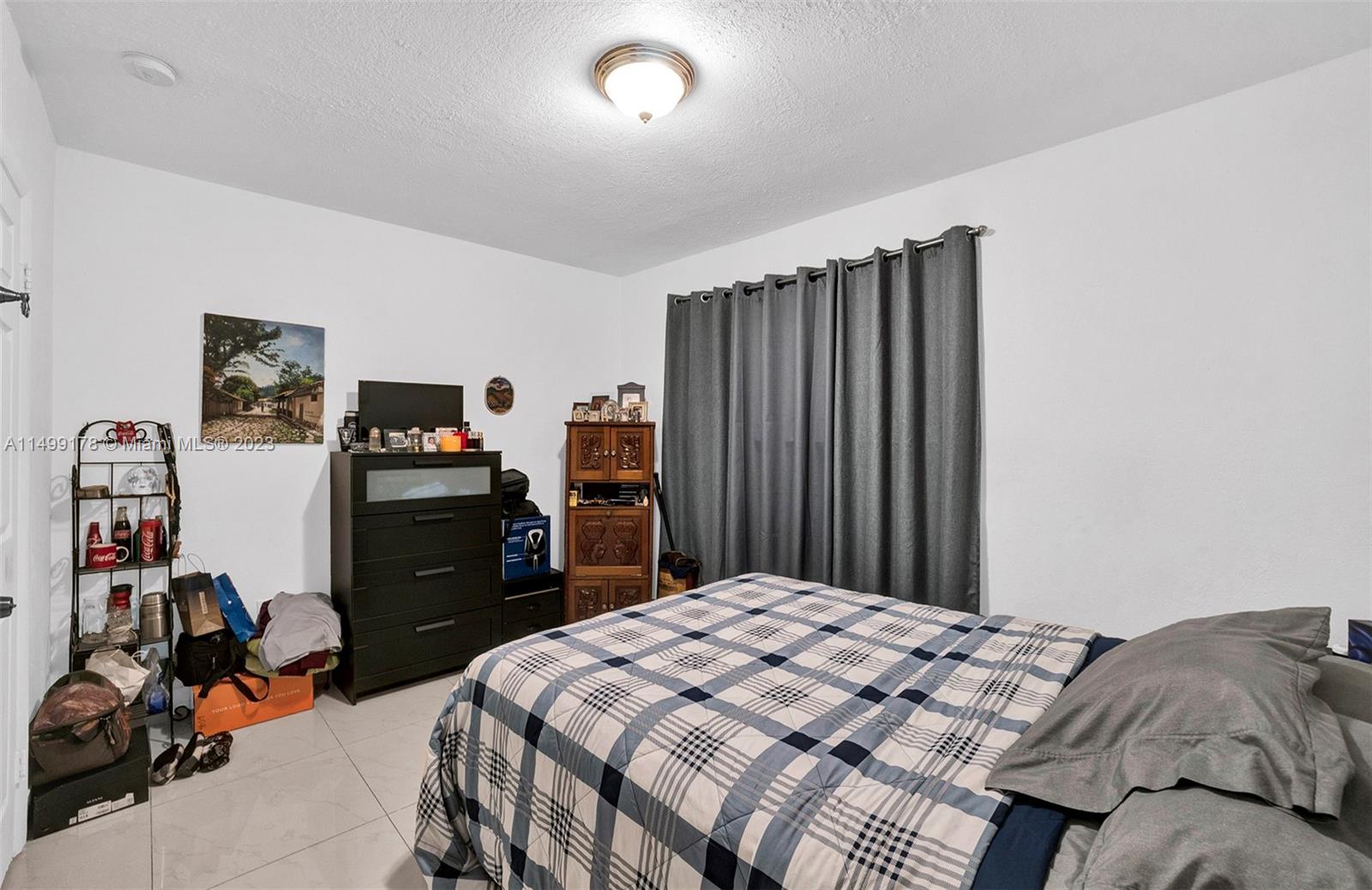 CORNERS KENDALL LAKES - Residential