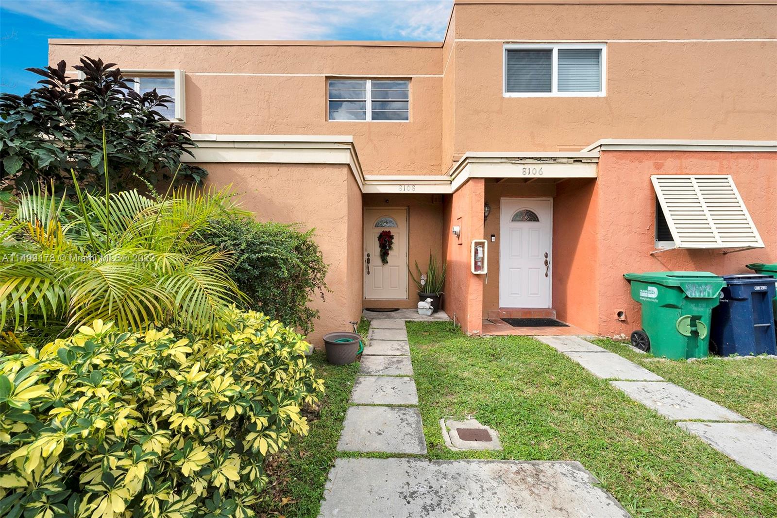Amazing opportunity to own this amazing 2/1.5, move in ready townhome, in Kendall, for an amazing price! This Community also has a very low HOA & has Reserves, in order to purchase with a low downpayment. 
There is a Washer and Dryer in the unit, and also an amazing space to entertain inside and outside. It is a great starter home, or for those looking to downsize. You have amazing schools, shops and Baptist hospita is less than 5 minutes away. Easy to show! Call agent now to secure a showing.