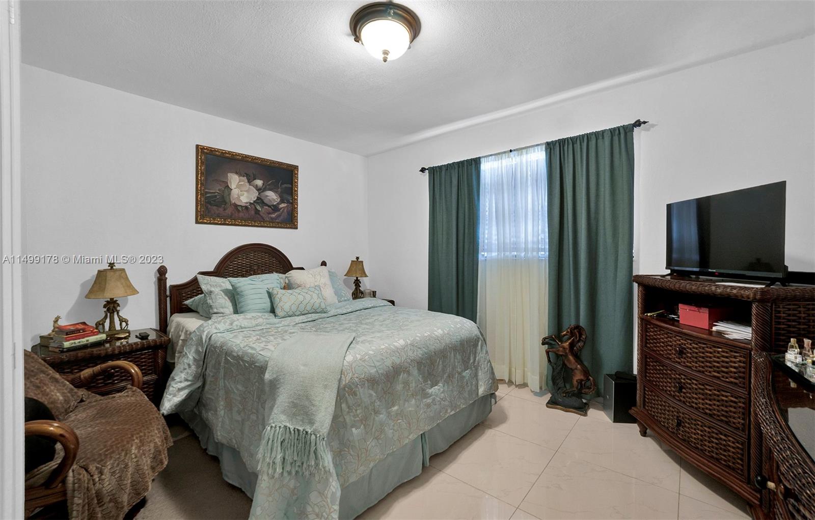 CORNERS KENDALL LAKES - Residential