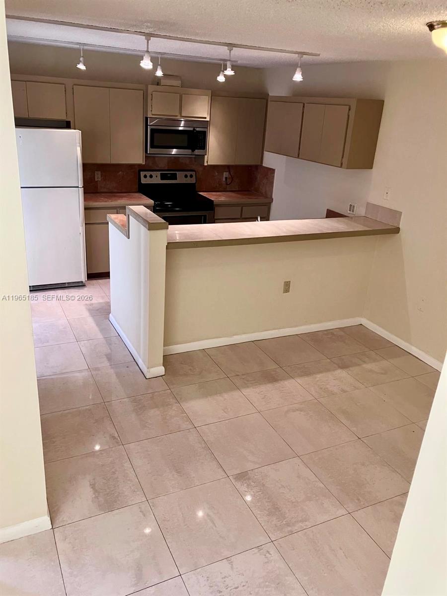 VILLAGE OF SANDALWOOD LAK - Residential