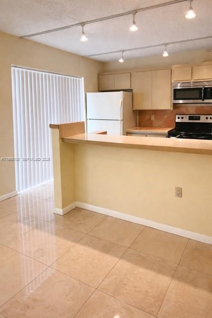 VILLAGE OF SANDALWOOD LAK - Residential