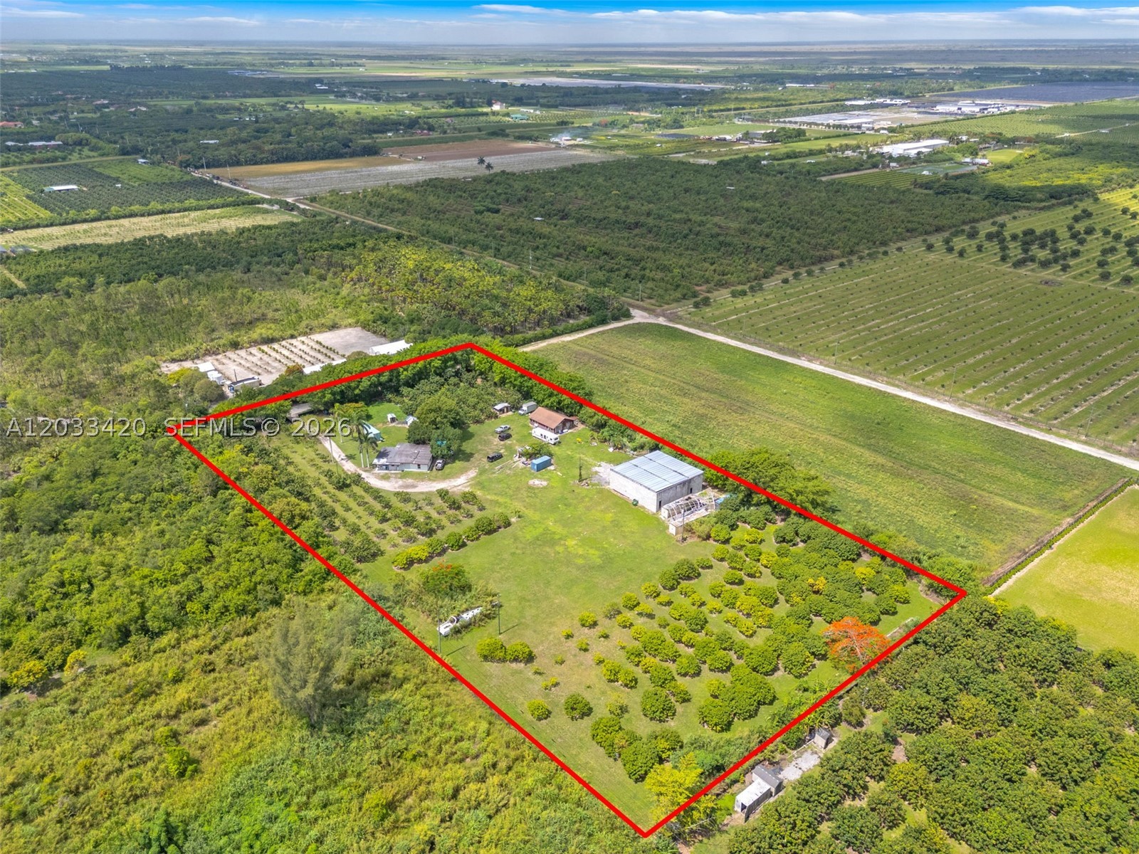 5 ACRES IN A SECULDED AREA OF REDLAND.  2/1 MAIN HOUSE WITH LARGE AREA UNUSED UNDER ROOF. THIS IS A FIX AND FLIP, A DETACHED FINCITA... THE GEM IS THIS HUGE IMPRESSIVE WAREHOUSE ABOUT 28 ML FEET TALL CBS THAT 2 SEMIS COULD PARK IN WITHOUT VIEW FROM ABOVE. THERE IS ALSO A LYCHEE GROVE..IN ADDITION, THE PROPERTY IS CARRYING AN EUM 15000 SQ FT LOT DESIGNATION. WOW..
LOOKING FOR THE DIAMOND IN THE ROUGH THIS COULD BE IT...PRICED TO SELL.
