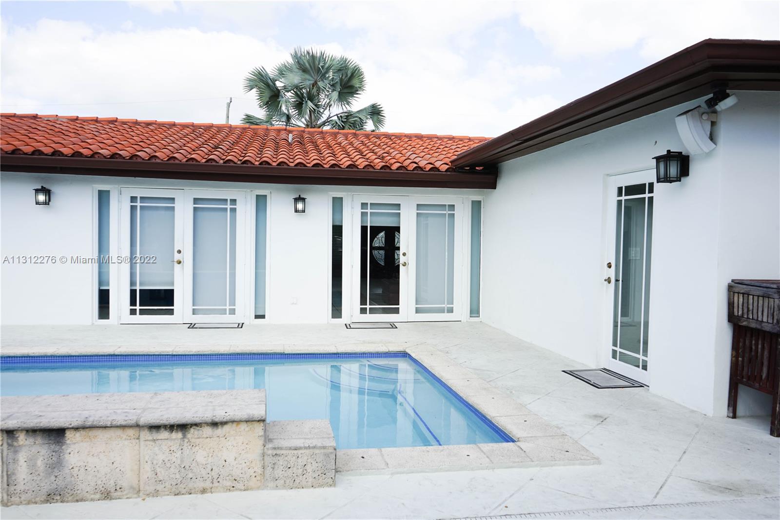 SUNRISE MNR - Residential Lease