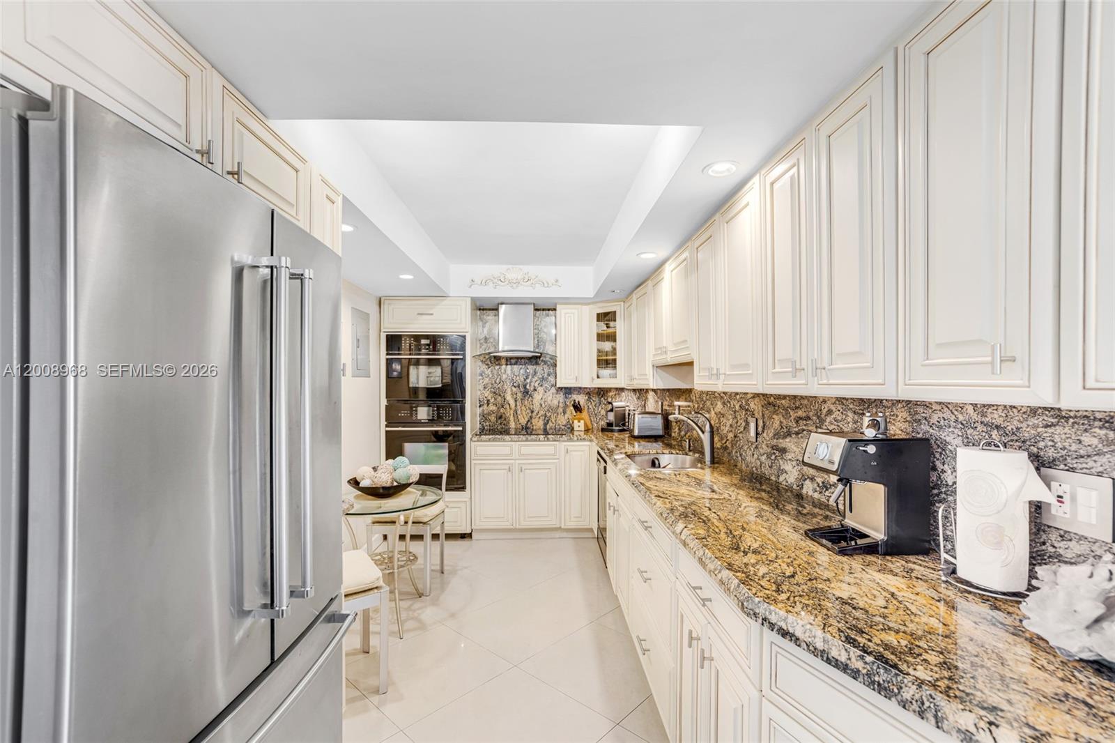 BARCLAY CONDO - Residential