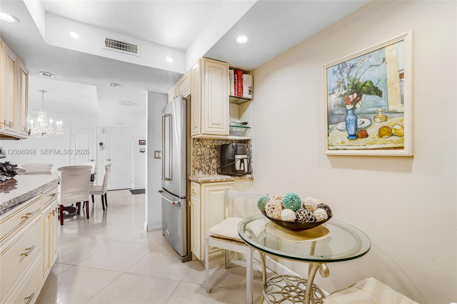 BARCLAY CONDO - Residential