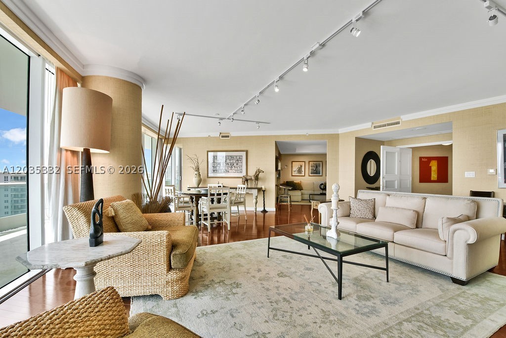 TOWERS OF PORTO VITA-SOUT - Residential Lease