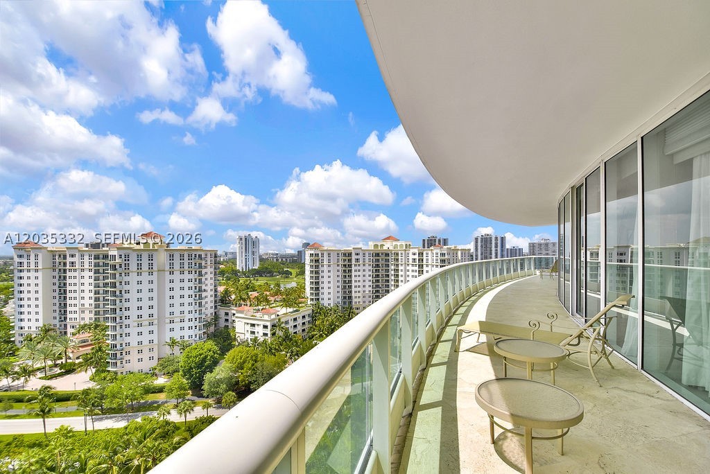 TOWERS OF PORTO VITA-SOUT - Residential Lease