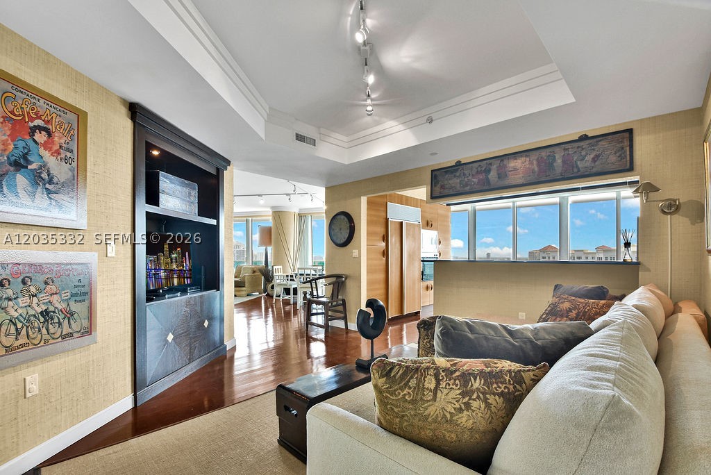 TOWERS OF PORTO VITA-SOUT - Residential Lease