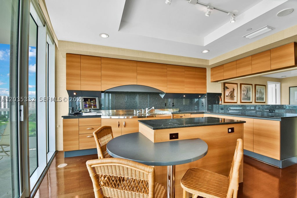 TOWERS OF PORTO VITA-SOUT - Residential Lease